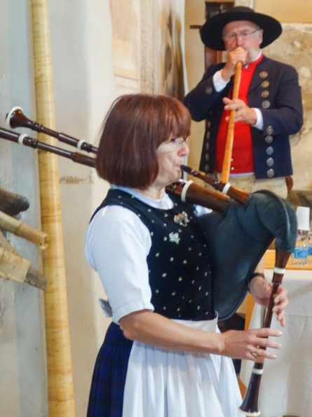 i corni pastorali nella tradizione delle valli alpine Berzo Inferiore  chiesa di S. Lorenzo 027.jpg