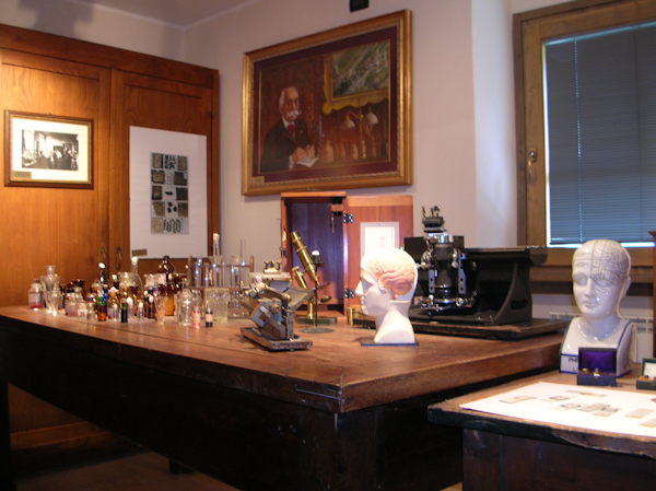 Museo Camillo Golgi Corteno - Laboratorio Istologico - Lab_istologico2.jpg Lab_istologico2.jpg