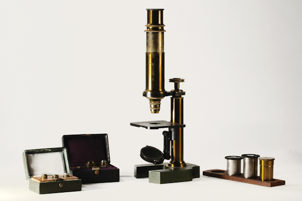 Museo Camillo Golgi Corteno - Microscopio - Microscopio.jpg Microscopio.jpg